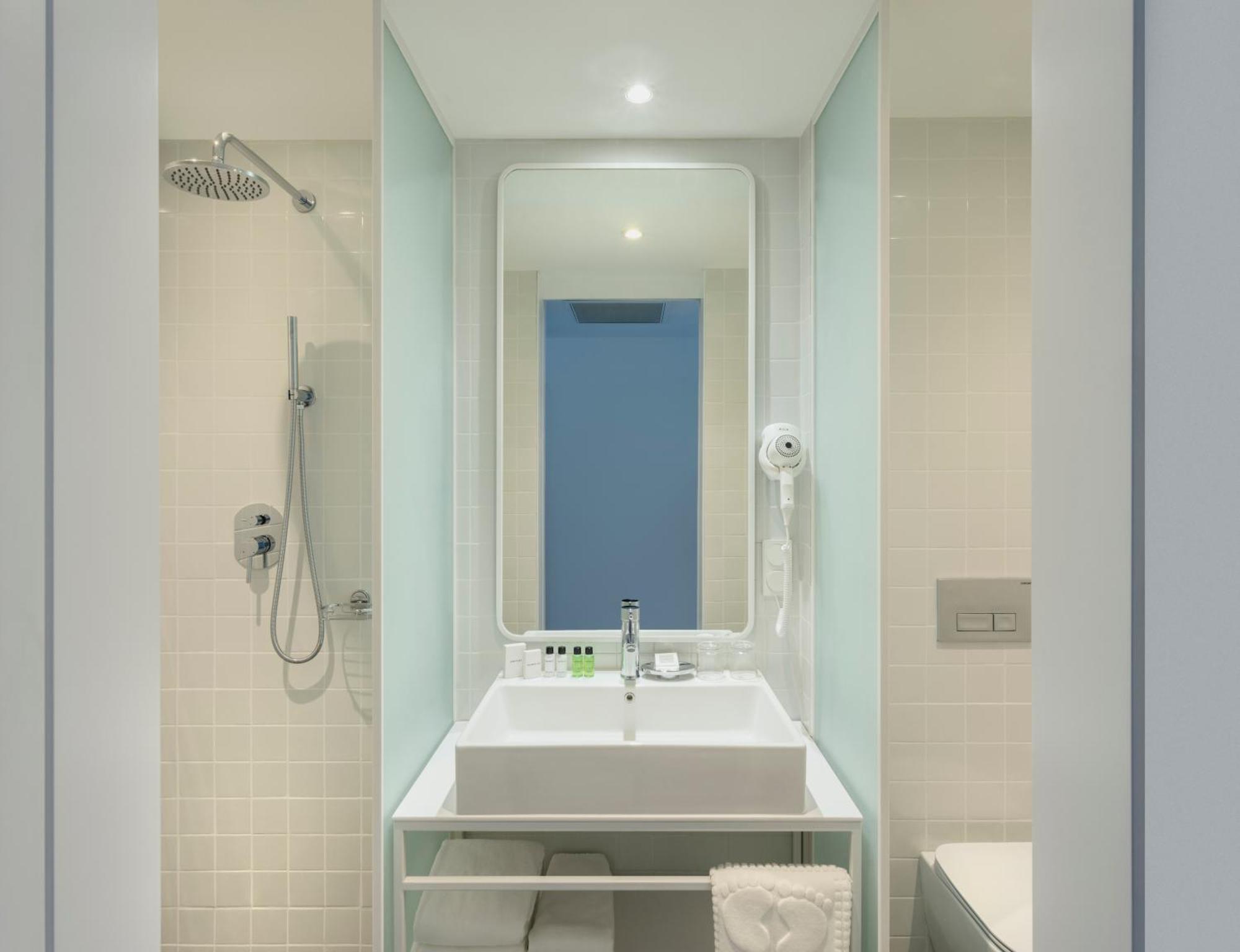 Golden Tulip Design Tbilisi Hotel Room photo